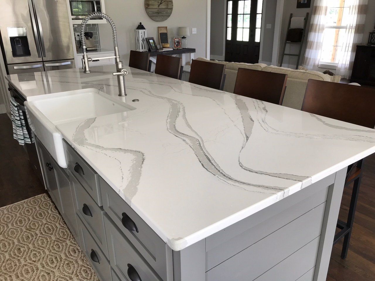 You are currently viewing Is Marble or Porcelain the Right Choice for Your Kitchen Countertops?